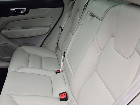 Certified 2023 Volvo XC60 B5 Plus w/ Climate Package image 9