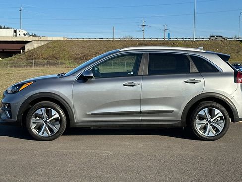 Used 2022 Kia Niro EX image 6