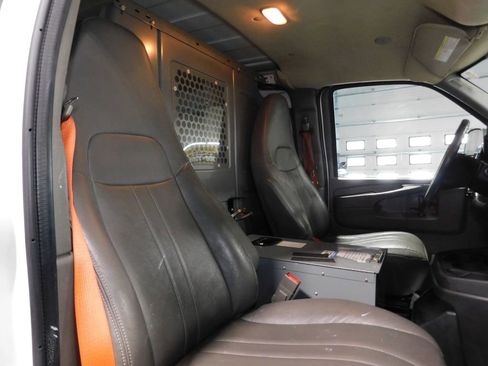 Used 2015 Chevrolet Express 2500 image 90