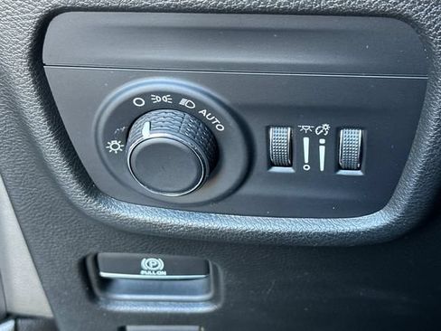Used 2022 Jeep Grand Cherokee L Laredo w/ Luxury Tech Group I AWD/4WD image 34