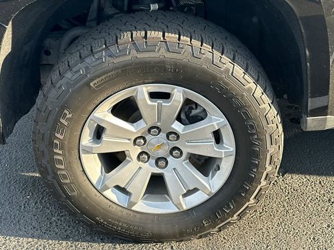 Used 2022 Chevrolet Colorado LT w/ Luxury Package image 19