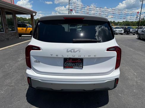 Used 2023 Kia Telluride LX FWD image 5