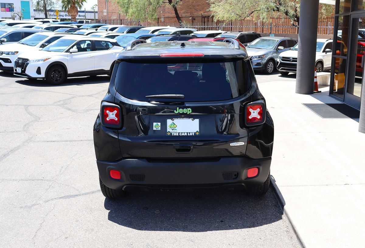 Used 2018 Jeep Renegade Latitude FWD image 11