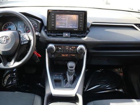 Used 2021 Toyota RAV4 LE image 21