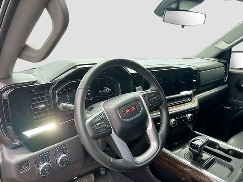 Used 2025 GMC Sierra 1500 Elevation w/ Elevation Premium Package AWD/4WD image 12
