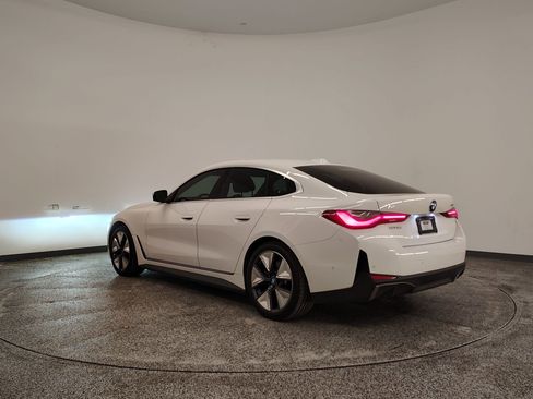Used 2023 BMW i4 eDrive35 image 3