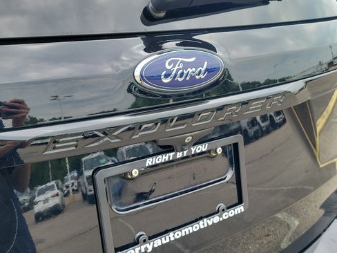 Used 2017 Ford Explorer Sport AWD/4WD image 7