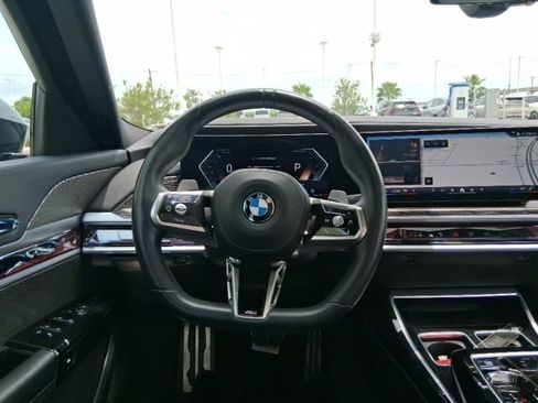 Used 2023 BMW 740i RWD image 9
