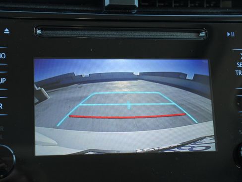 Used 2019 Toyota Prius XLE image 26