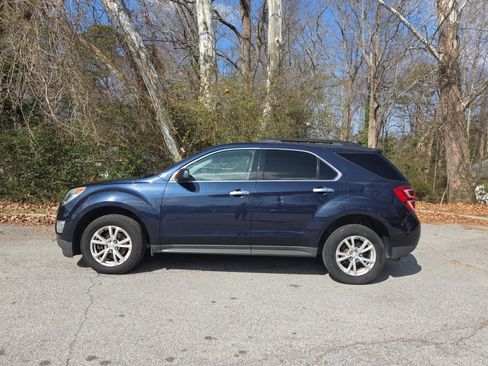 Used 2017 Chevrolet Equinox LT w/ Convenience Package image 2
