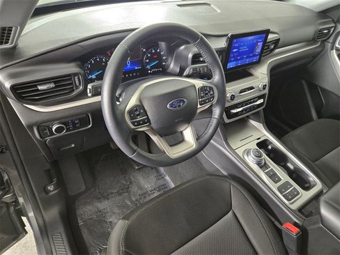 Used 2023 Ford Explorer XLT image 15