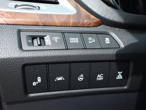 Used 2017 Hyundai Santa Fe Limited image 18