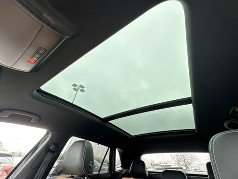 Certified 2023 Volkswagen Atlas Cross Sport SEL Premium R-Line image 19