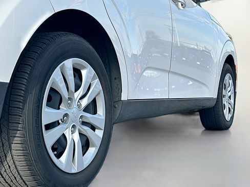 Used 2023 Kia Soul LX image 15