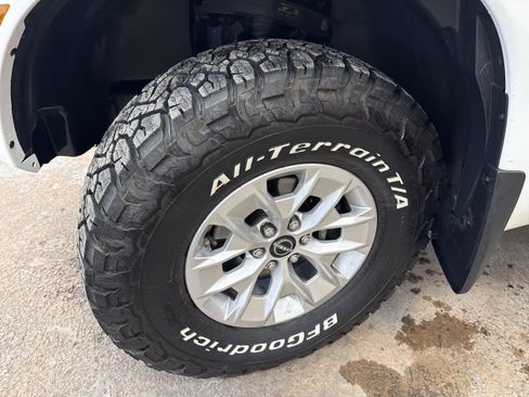 Used 2024 Nissan Frontier SV w/ Technology Package image 4