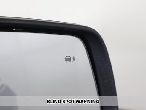 Used 2023 Chevrolet Traverse LT AWD/4WD image 4