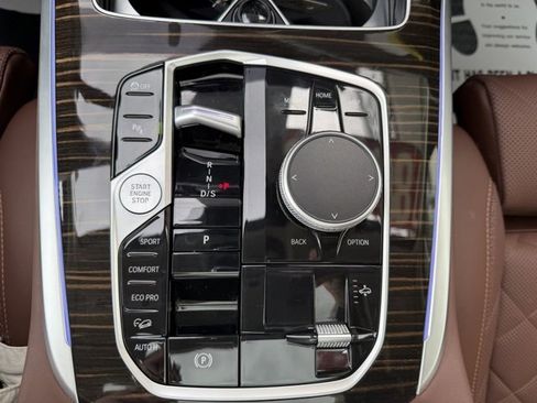 Used 2025 BMW X7 xDrive40i w/ Climate Comfort Package image 14