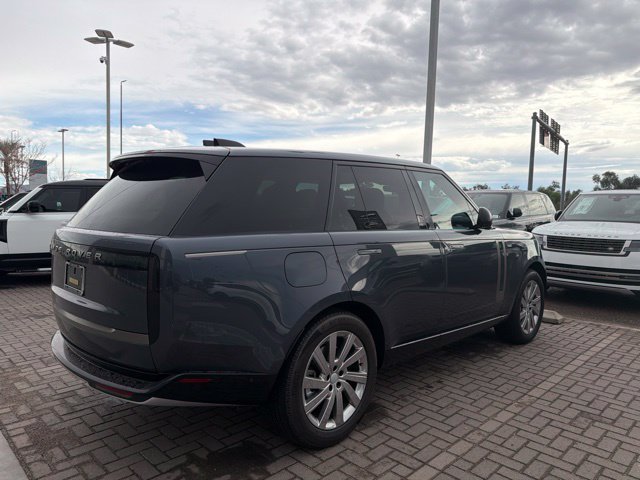Used 2025 Land Rover Range Rover SE AWD/4WD image 3