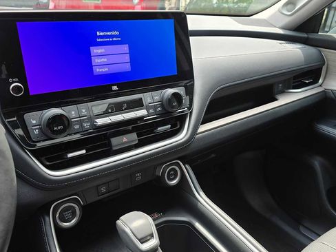 Used 2024 Toyota Grand Highlander AWD image 37