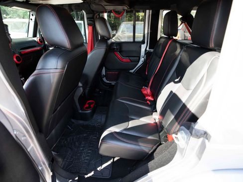 Used 2018 Jeep Wrangler Unlimited Rubicon AWD/4WD image 14