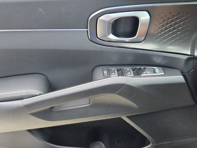 Used 2026 Kia Sorento LX FWD image 29