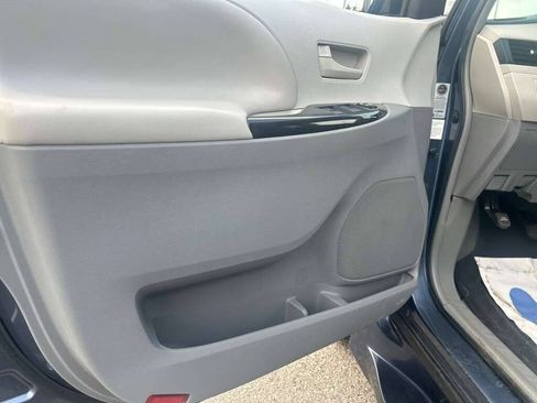 Used 2014 Toyota Sienna LE FWD image 10