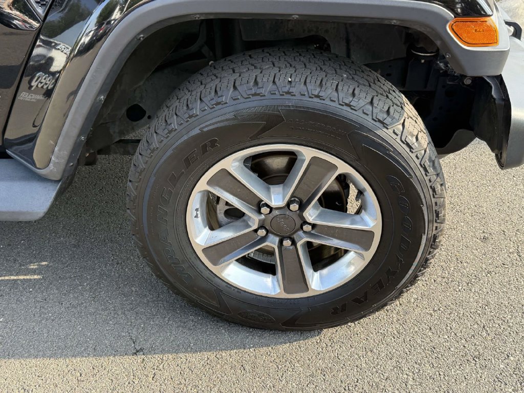Used 2021 Jeep Wrangler Unlimited Sahara AWD/4WD image 12