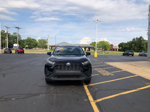 Used 2020 Toyota RAV4 LE AWD/4WD image 5