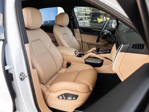 Used 2019 Porsche Cayenne AWD/4WD image 21
