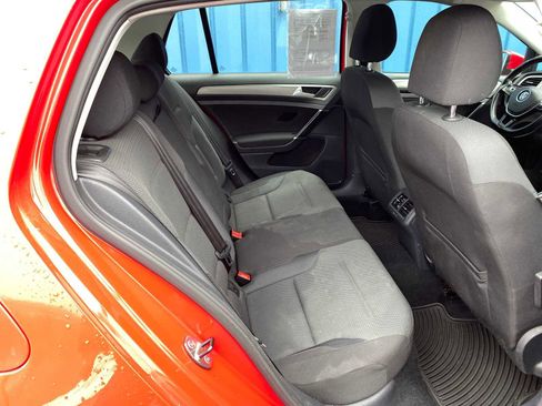 Used 2016 Volkswagen Golf S image 24