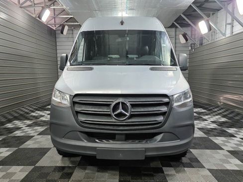 Used 2019 Mercedes-Benz Sprinter 2500 image 4