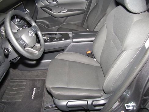 Used 2025 Nissan Rogue S FWD image 9
