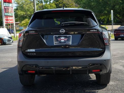 Used 2025 Nissan Kicks SV FWD image 19