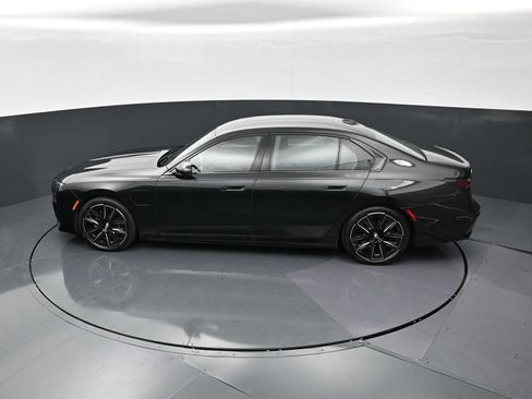 Used 2025 BMW 750e xDrive image 22