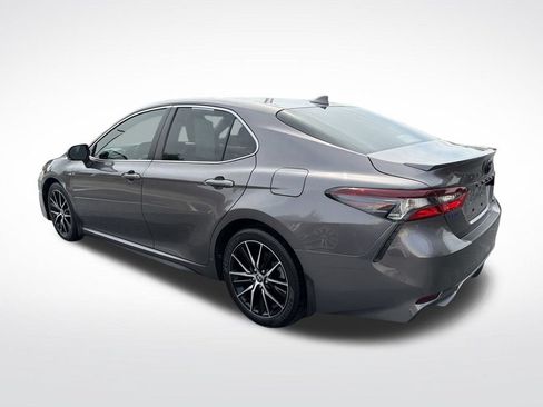 Used 2022 Toyota Camry SE FWD image 6