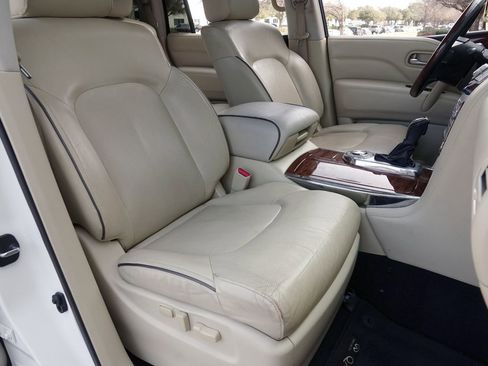 Used 2019 INFINITI QX80 Luxe w/ All-Season Package image 8