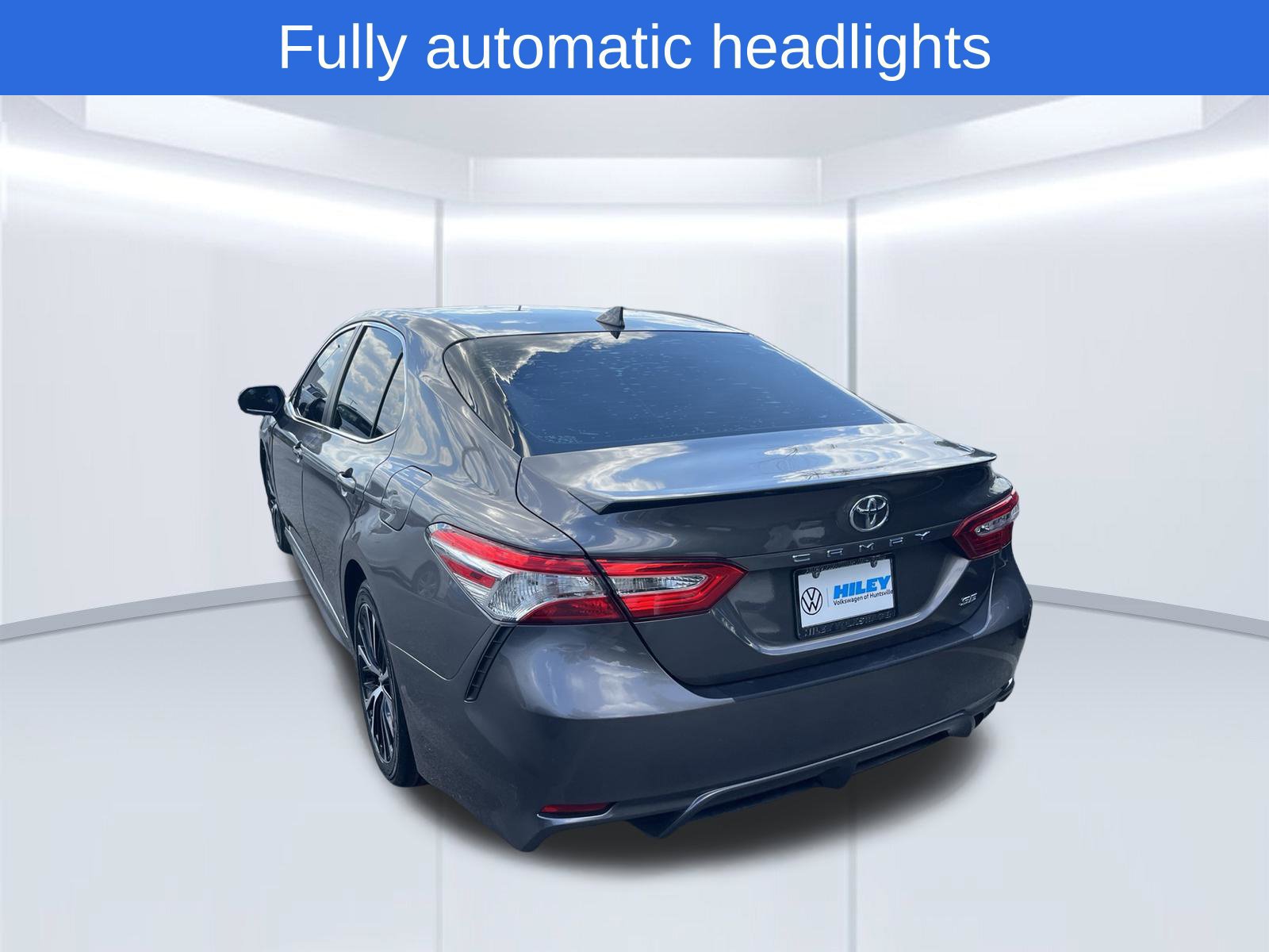 Used 2020 Toyota Camry SE FWD image 8