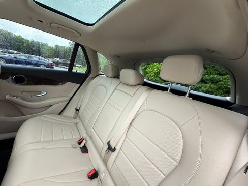 Used 2019 Mercedes-Benz GLC 300 4MATIC image 19