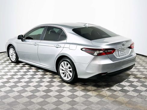 Used 2022 Toyota Camry LE image 5