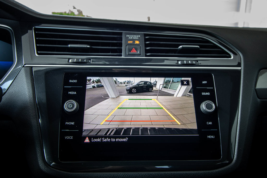 Certified 2023 Volkswagen Tiguan SE R-Line FWD image 43