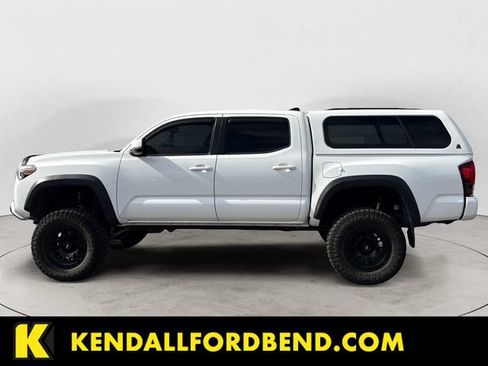 Used 2019 Toyota Tacoma TRD Off-Road w/ Technology Package AWD/4WD image 8