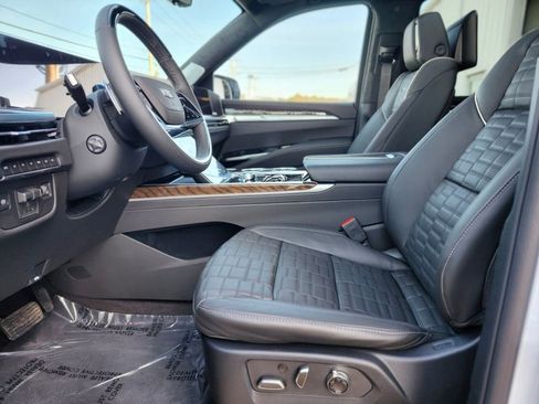 Certified 2026 Cadillac Escalade Platinum Sport w/ LPO, ONYX Package AWD/4WD image 18