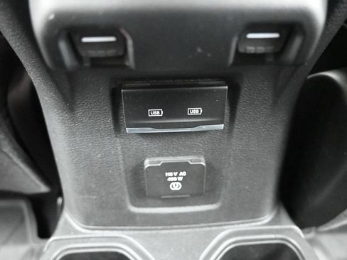 Used 2022 Jeep Gladiator Rubicon w/ LED Lighting Group AWD/4WD image 17