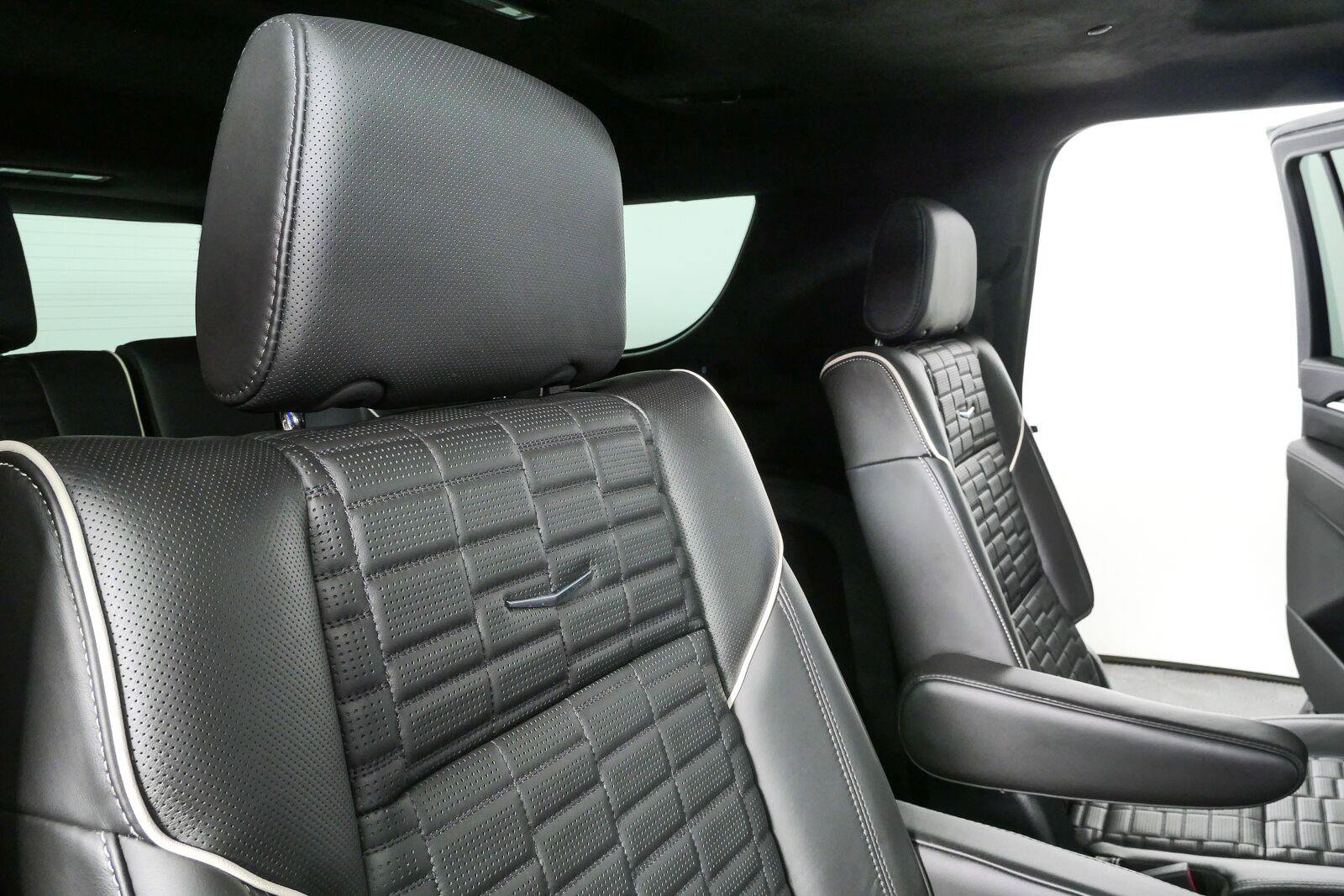 Used 2025 Cadillac Escalade ESV Sport Platinum w/ LPO, ONYX Package AWD/4WD image 23