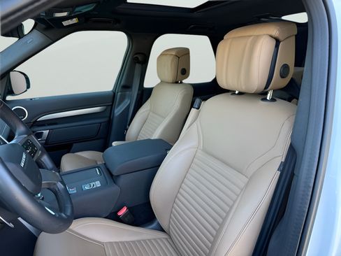 Certified 2025 Land Rover Discovery Dynamic SE AWD/4WD image 17