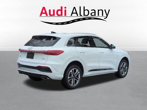 Certified 2025 Audi Q5 2.0T Premium w/ Convenience Package image 6