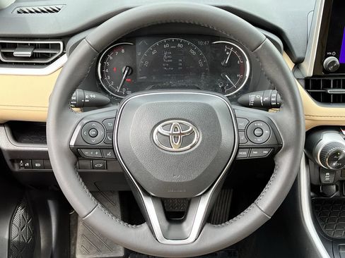 Used 2025 Toyota RAV4 XLE Premium FWD image 11