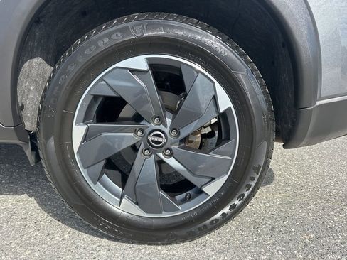 Used 2025 Nissan Rogue SV image 29