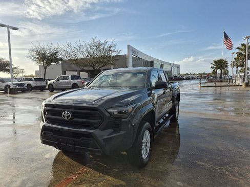 Used 2024 Toyota Tacoma SR image 1