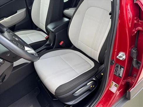 Certified 2024 Hyundai Venue SEL FWD image 7